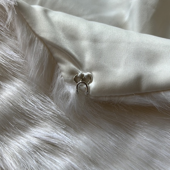 Kenzie faux fur sweater jacket, excellent condition, pretty soft white ‘fur’ - Picture 5 of 6